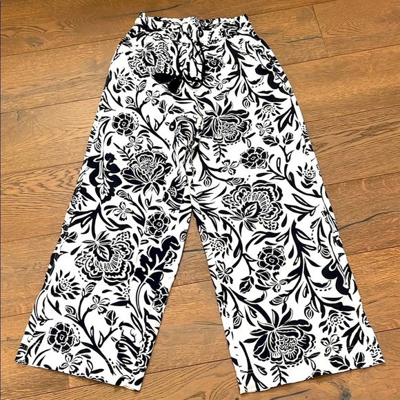 Knox Rose Pants - Knox Rose Floral Black and White Wide-Leg Summer Beach Pants XS Elastic Waist